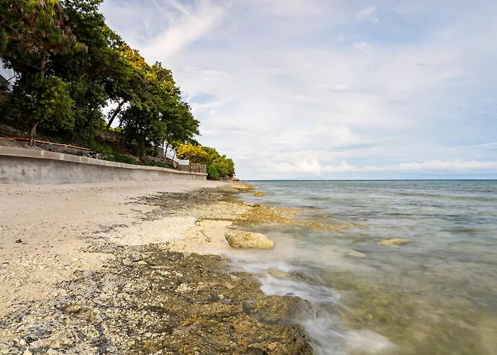 Dive Spot And Brumini Resort